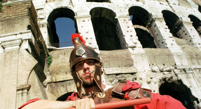 Plan ratowania turystów przed oszustwami w rejonie Koloseum