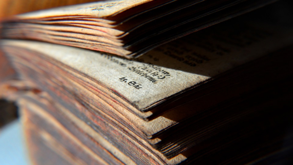 Ciekawe znalezisko w bibliotece w Cambridge. W księdze leżało stare ciastko