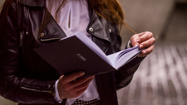 Biblioteka Narodowa: dziewczęta czytają coraz więcej