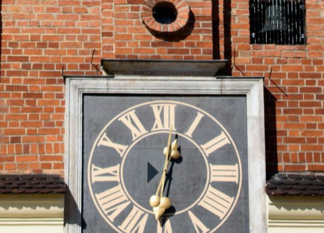 Najstarszy zegar ratuszowy w Polsce znów poprawnie odmierza czas