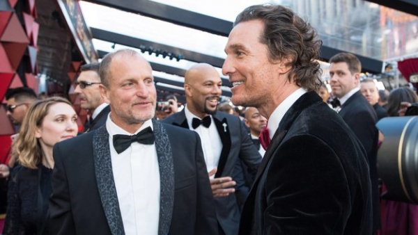 Matthew McConaughey i Woody Harrelson przyrodnimi braćmi? Rozważają test DNA 