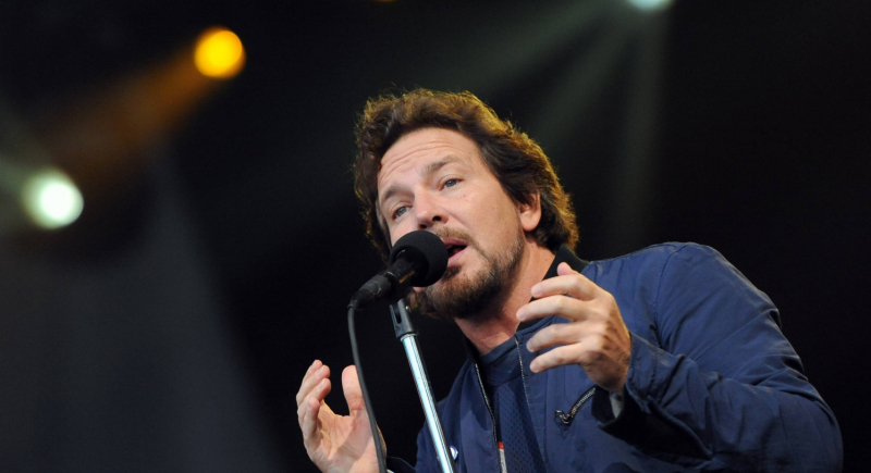Wokalista Pearl Jam na nowej płycie zamieścił fragmenty piosenek zmarłego ojca