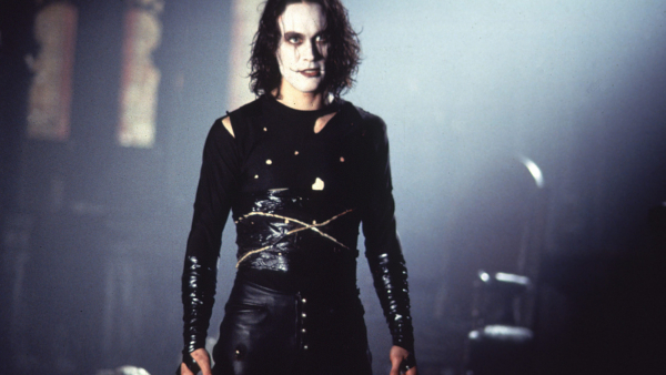 28 lat temu na planie zastrzelono Brandona Lee. Jego narzeczona zabiera głos w sprawie broni