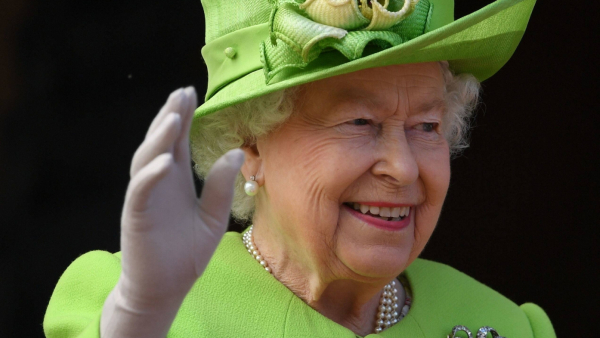 Elżbieta II „otrzymała” nietypowy prezent. Stworzono lalkę Barbie wzorowaną na królowej