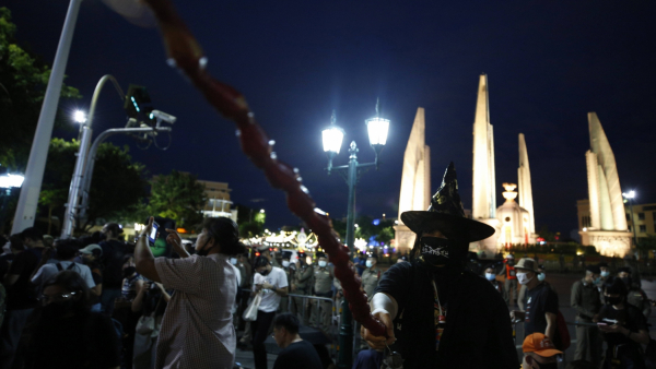 W Tajlandii przebrani za postacie z "Harry'ego Pottera" studenci krytykują monarchię