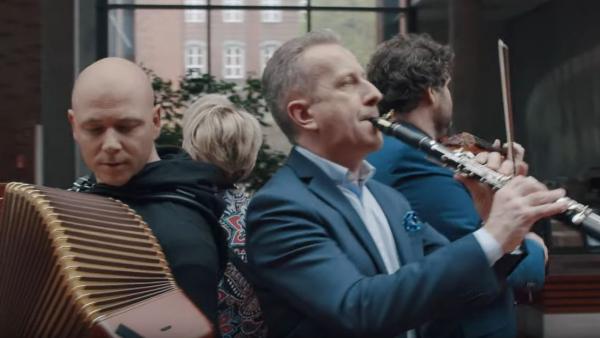 Artyści i pedagodzy Akademii Muzycznej w Katowicach nagrali wideoklip ku pokrzepieniu serc