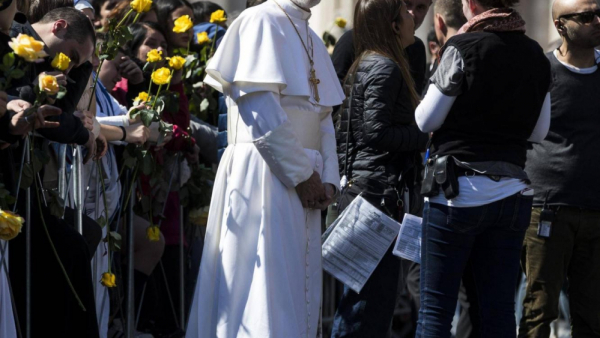 Papież w czarnym papamobile, czyli Malkovich na planie u zdobywcy Oscara
