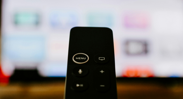 Telewizja a relaks – jak stworzyć idealną atmosferę do oglądania ulubionych programów?