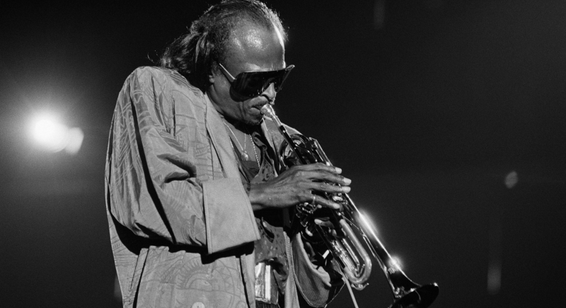 Nie nudzi cię granie muzyki, która brzmi jak muzyka? - 100 lat temu urodził się Miles Davis
