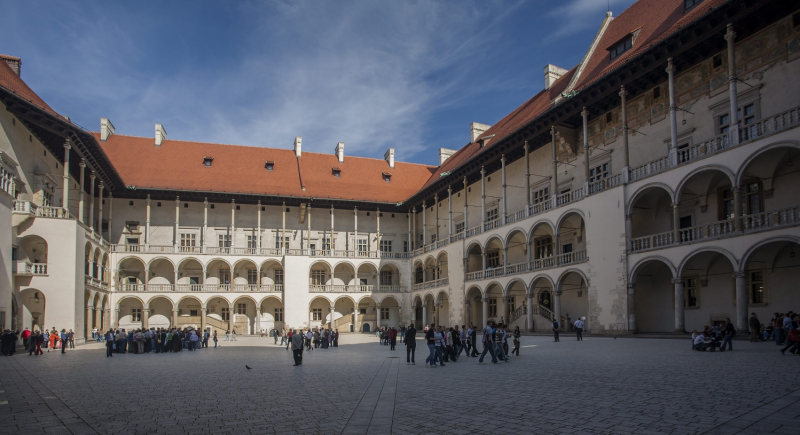 Operowe wieczory na dziedzińcu wawelskiego Zamku Królewskiego