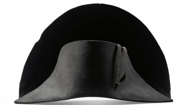 Kapelusz z dwoma włosami Napoleona trafił na aukcję