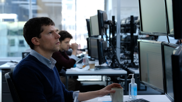 Jesse Eisenberg na Mastercard OFF CAMERA 2023 promuje film „When You Finish Saving The World”