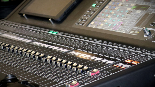 Universal Music zamyka działalność w Rosji