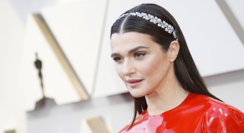 Rachel Weisz zagra główną rolę w nowej wersji kryminału „Seans w deszczowe popołudnie”