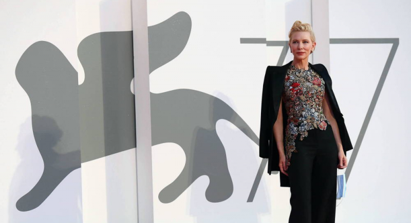 Cate Blanchett na festiwalu filmowym w Wenecji nosi stare kreacje. Ma w tym cel