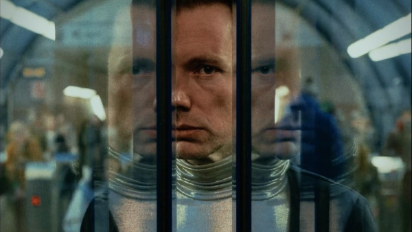 Bartek Wąsik prezentuje klip do utworu „Knives Out”