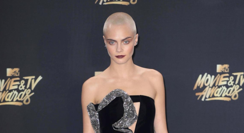 Cara Delevingne debiutuje śpiewająco
