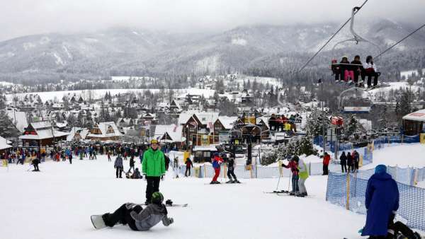 Prawie 90 proc. Polaków rusza zimą w podróż. Najczęściej krótką i w polskie góry