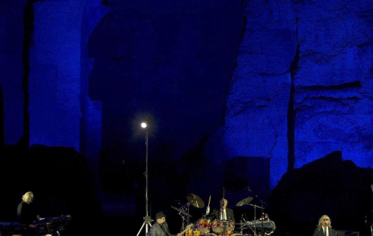 Elton John śpiewał wśród starożytnych rzymskich ruin