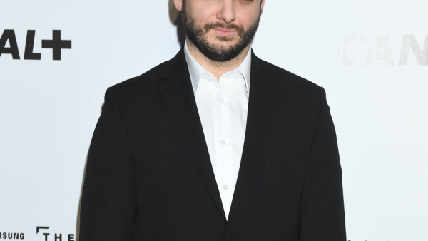 Michał Żurawski niemal stracił rolę w serialu "Król". Złamał rękę na początku zdjęć