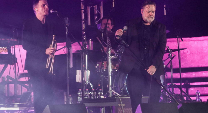 Russell Crowe zdradził, że występowanie z rockowym zespołem jest dla niego źródłem „ukojenia”