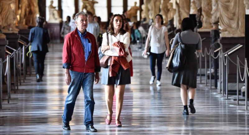 W Galerii Uffizi - letnie kino i koniki