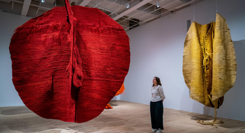 "The Times" o wystawie Abakanowicz w Tate Modern: fascynująca i hipnotyzująca