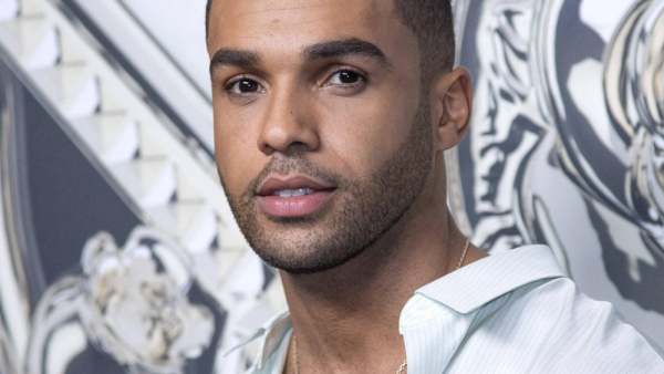 Jest nowy, poważny kandydat do roli Bonda. To gwiazdor „Emily w Paryżu” Lucien Laviscount