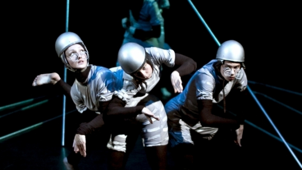 Białostocki Teatr Lalek wrócił z tournée w Azji ze spektaklem "Mikrokosmos. Kompozycje" w reż. Roberta Drobniucha