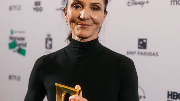 Michelle Fairley odebrała statuetkę Cutting Edge, a Kinoteka wypełniła się fanami seriali – ruszyła druga edycja BNP Paribas Warsaw SerialCon!