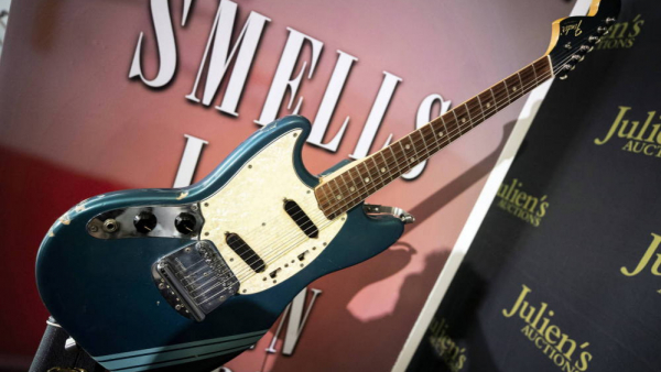  Gitara Kurta Cobaina trafiła na aukcję. Instrument pojawił się klipie „Smells Like Teen Spirit”. Ile jest warta?