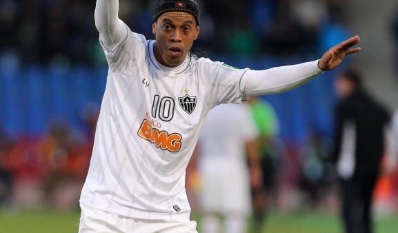 Słynny brazylijski piłkarz w... studiu nagraniowym