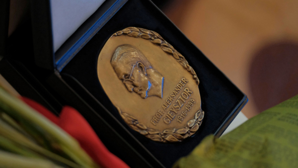 Prof. Jerzy Hausner oraz dr Vydas Dolinskas laureatami Nagrody im. prof. Aleksandra Gieysztora