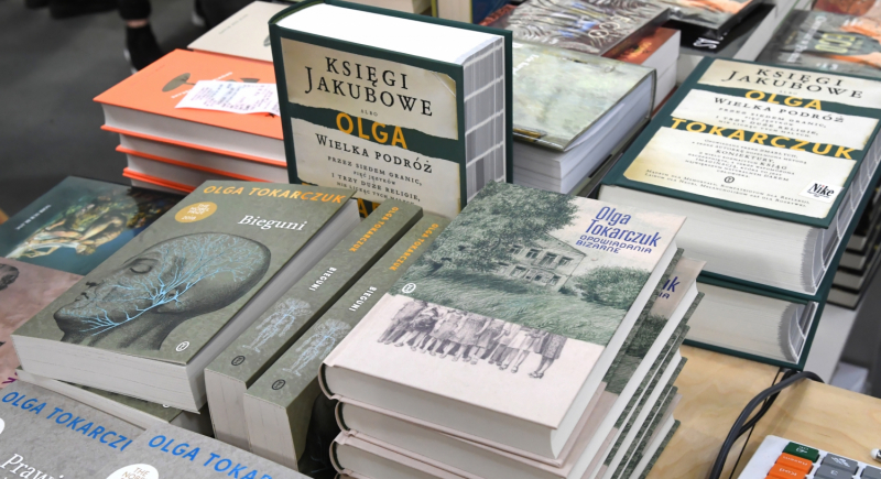 Ponad 2 tys. książek Olgi Tokarczuk trafi do bibliotek