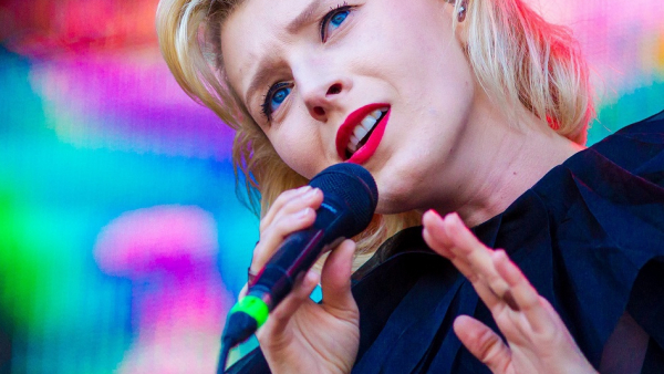 Mela Koteluk szumi jak drzewa i fale