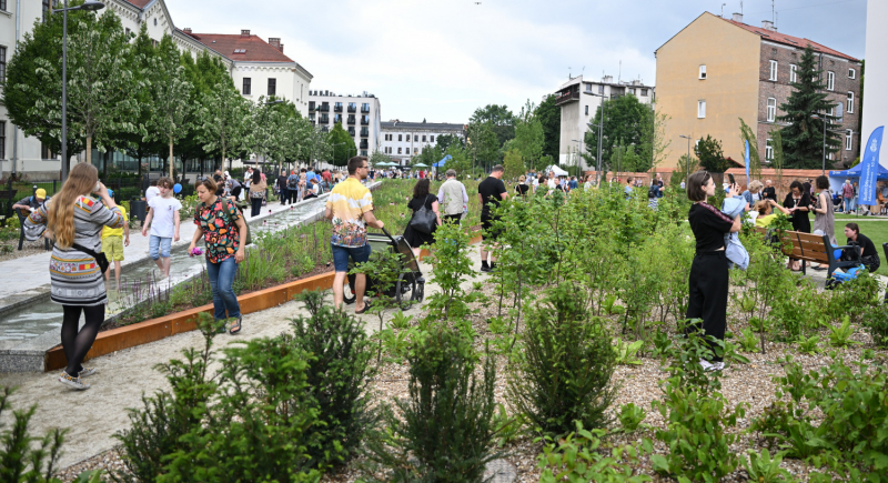 Park Wisławy Szymborskiej został otwarty w 100. rocznicę urodzin poetki