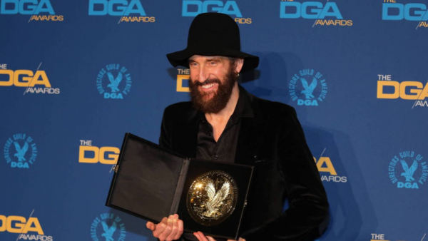 Reżyser „Czarnobylu” przeniesie na mały ekran powieść Johna Fowlesa „Mag”