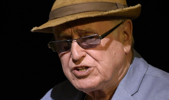  Jan Nowicki pisze by żyć i gra by... przeżyć