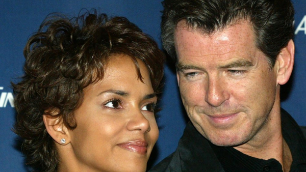 Pierce Brosnan uratował kiedyś życie Halle Berry, ale tego nie pamięta