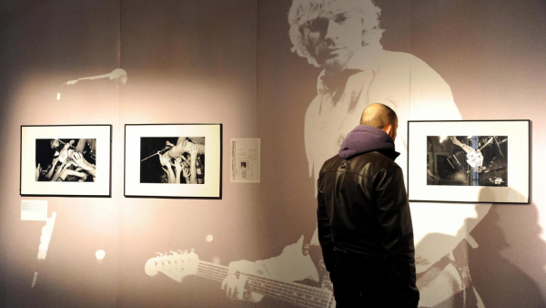 Sweter Kurta Cobaina trafi na aukcję - cena wywoławcza 200 tys. dol.