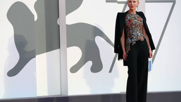 Cate Blanchett na festiwalu filmowym w Wenecji nosi stare kreacje. Ma w tym cel