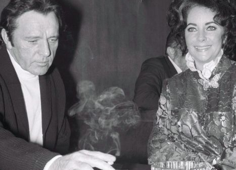 Historia romansu Elizabeth Taylor i Richarda Burtona trafi do kin