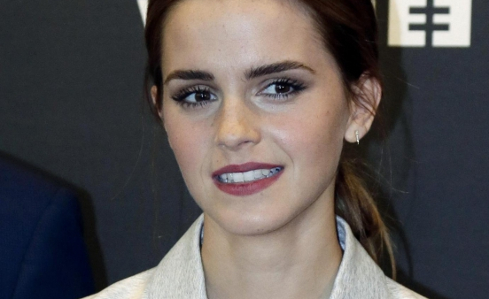 Emma Watson... podrzuca książki w londyńskim metrze