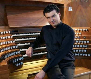 Pokaz niemego filmu o Chrystusie z towarzyszeniem koncertu organowego