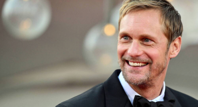 Alexander Skarsgard i Olivia Colman w nietuzinkowym romansie