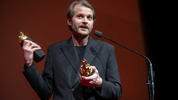 Michał Dymek laureatem Złotej Żaby za zdjęcia do filmu "Dziewczyna z igłą"