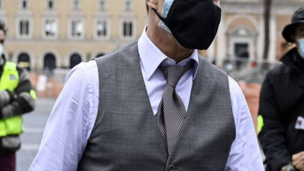 Tom Cruise uczy się pilotować wojskowy samolot z okresu II wojny światowej