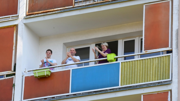 Izolacja chroni przed koronawirusem, ale nie bez konsekwencji