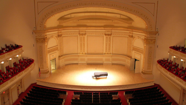 W USA trwają protesty przeciwko występom rosyjskiego dyrygenta w nowojorskiej Carnegie Hall