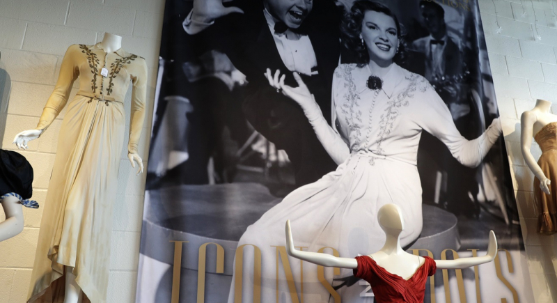 Fartuszek Dorotki i epickie suknie - modowe dziedzictwo Judy Garland
